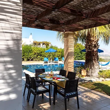 Irene 3 Bed, Sea Views, Lindos 10 Mins, Beach 3 Mins Villa Kaláthos